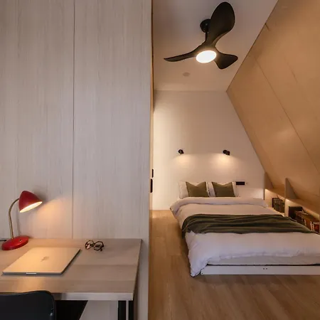 Designer Penthouse With Huge Terrace & Fast Wi-fi *