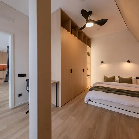 Huoneisto Designer Penthouse With Huge Terrace & Fast Wi-fi