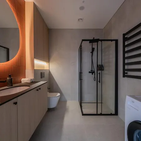 Huoneisto Designer Penthouse With Huge Terrace & Fast Wi-fi Kaunas